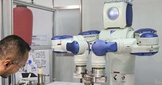 Cooking robot put on display in Japan